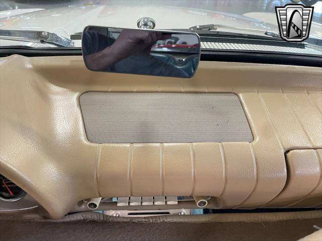 Photo of 1963 White Studebaker Avanti