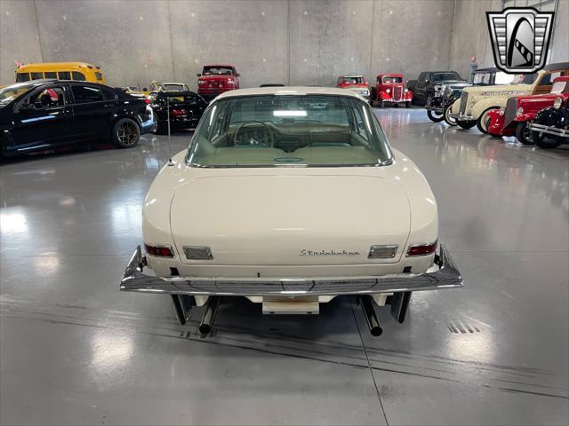 Photo of 1963 White Studebaker Avanti