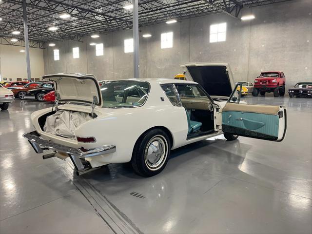 Photo of 1963 White Studebaker Avanti