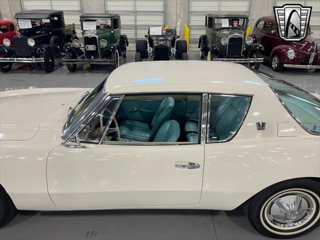 Photo of 1963 White Studebaker Avanti