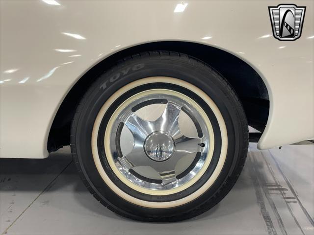 Photo of 1963 White Studebaker Avanti