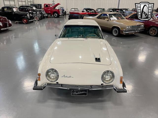 Photo of 1963 White Studebaker Avanti