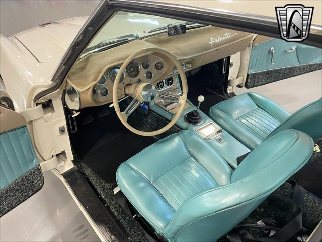 Photo of 1963 White Studebaker Avanti