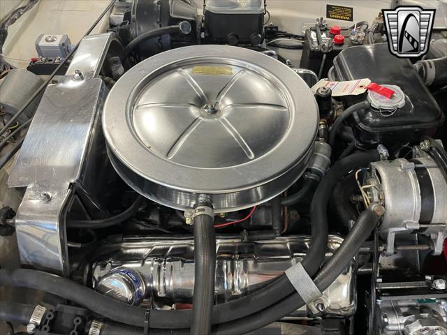 Photo of 1963 White Studebaker Avanti