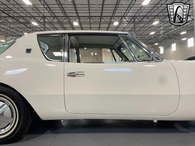 Photo of 1963 White Studebaker Avanti