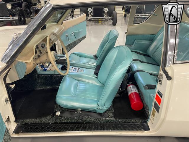 Photo of 1963 White Studebaker Avanti