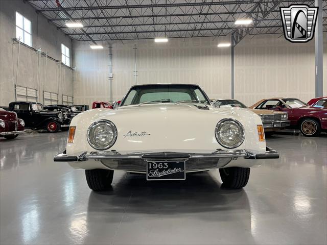 Photo of 1963 White Studebaker Avanti