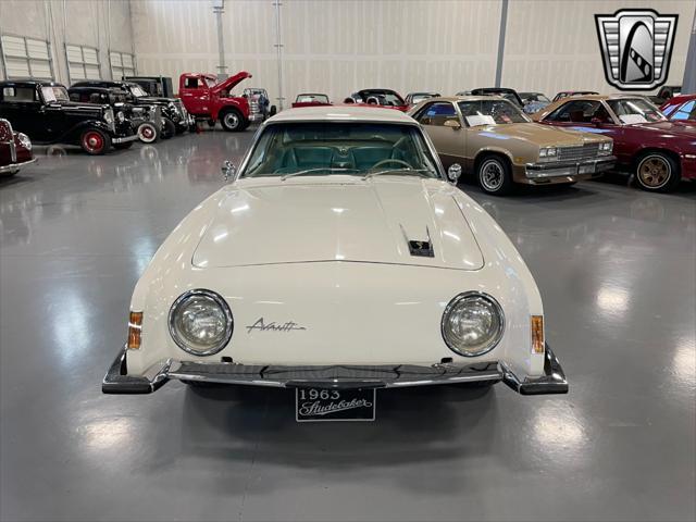Photo of 1963 White Studebaker Avanti