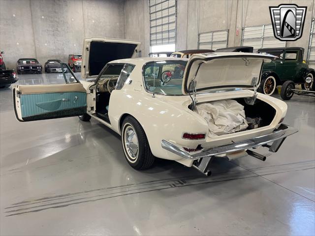 Photo of 1963 White Studebaker Avanti