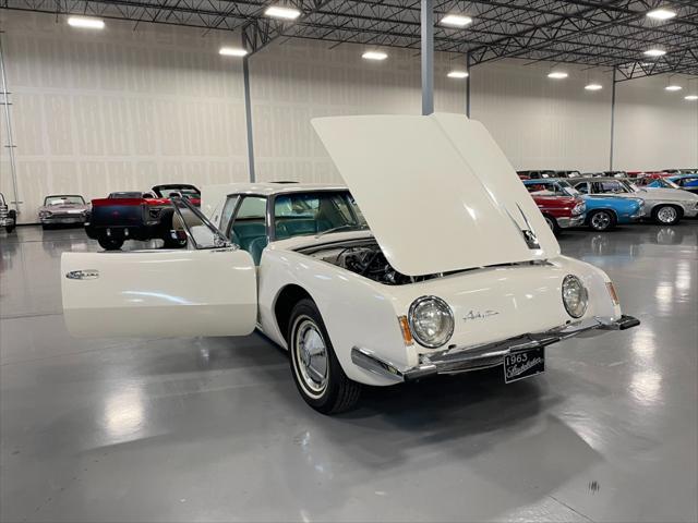 Photo of 1963 White Studebaker Avanti