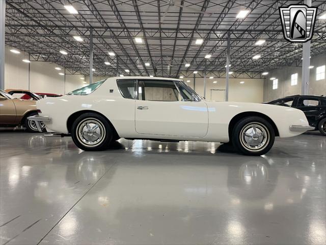 Photo of 1963 White Studebaker Avanti