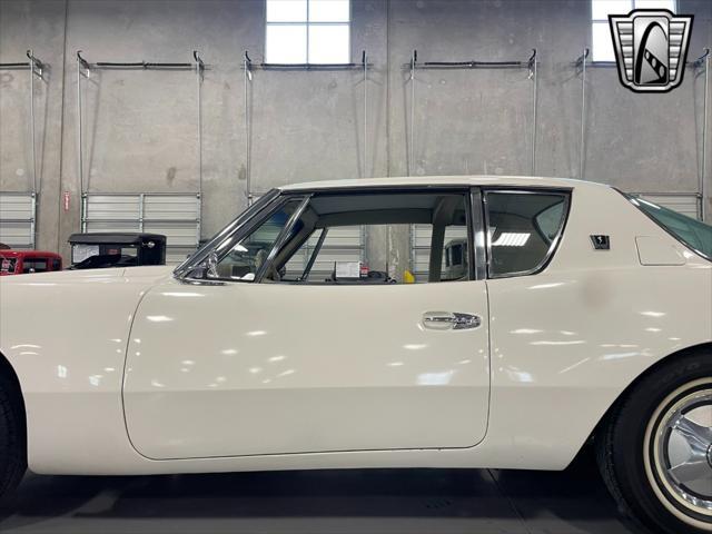 Photo of 1963 White Studebaker Avanti