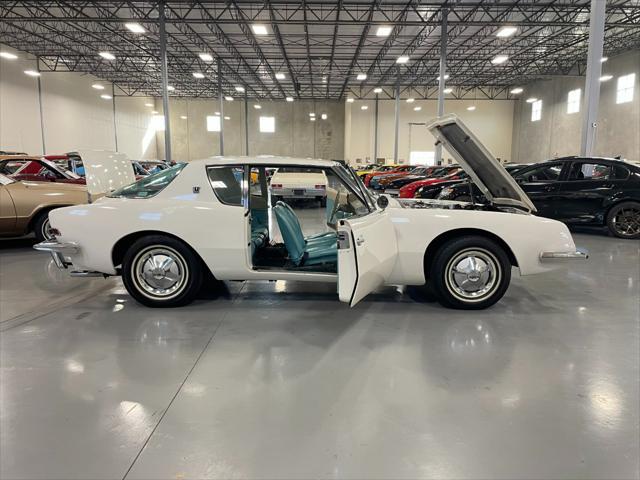 Photo of 1963 White Studebaker Avanti