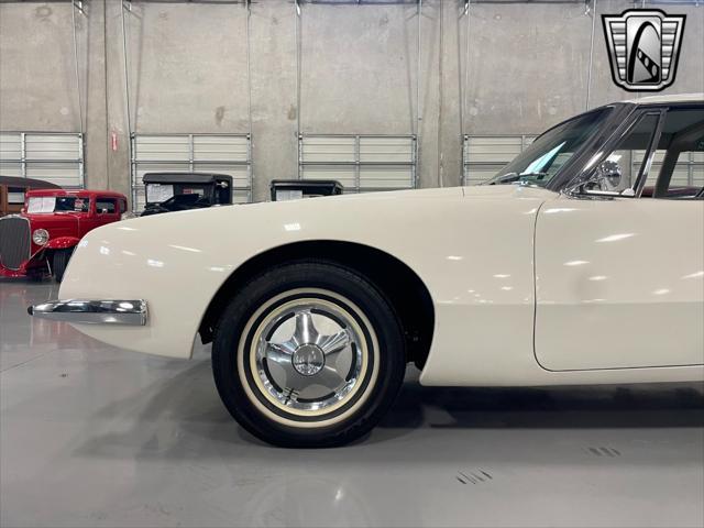 Photo of 1963 White Studebaker Avanti