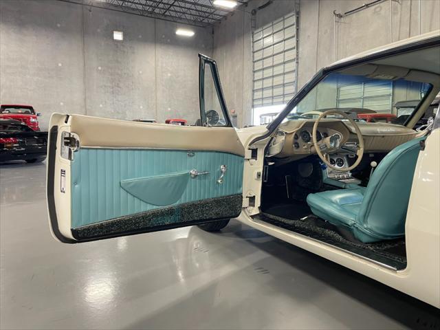 Photo of 1963 White Studebaker Avanti