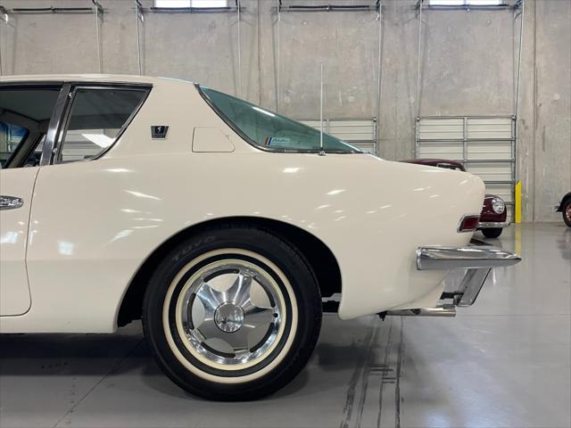 Photo of 1963 White Studebaker Avanti