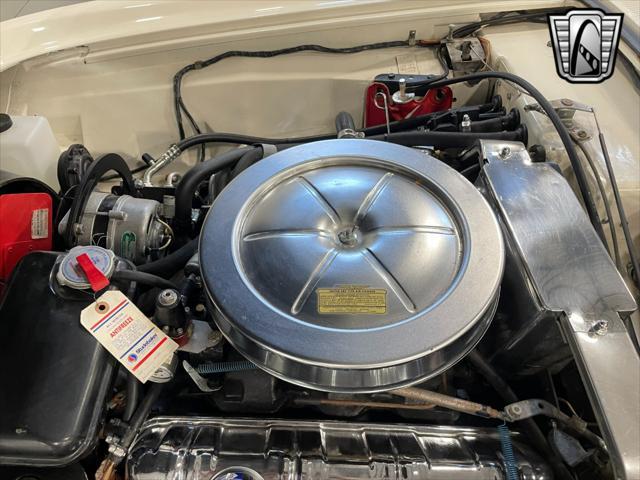 Photo of 1963 White Studebaker Avanti