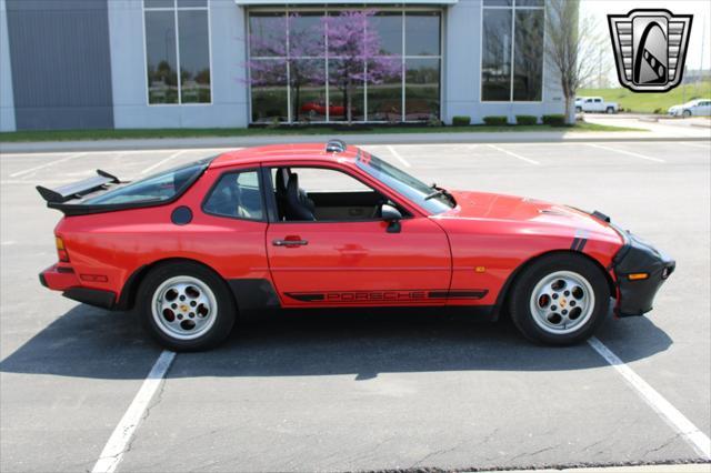 Photo of 1988 Red Porsche 944