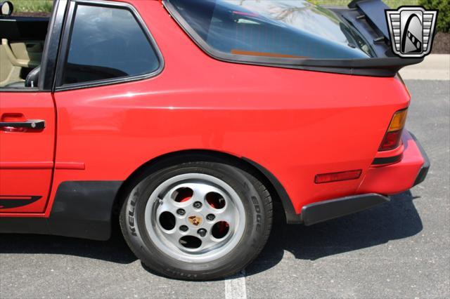 Photo of 1988 Red Porsche 944