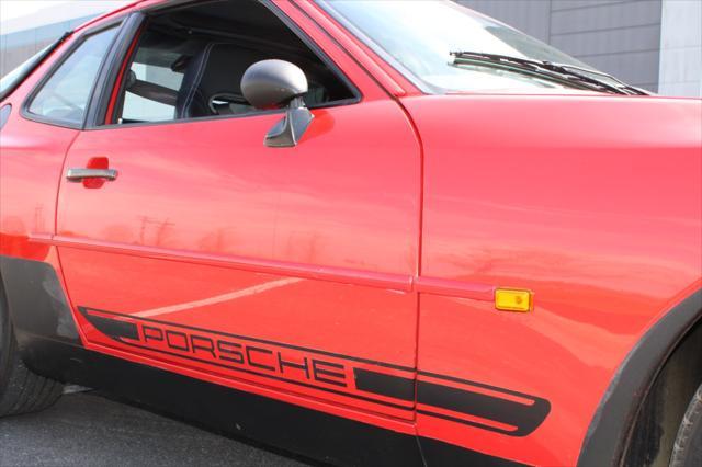 Photo of 1988 Red Porsche 944
