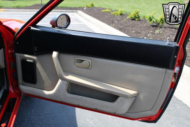 Photo of 1988 Red Porsche 944
