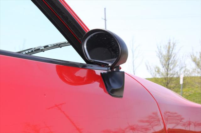 Photo of 1988 Red Porsche 944