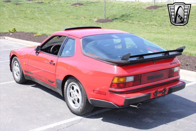Photo of 1988 Red Porsche 944