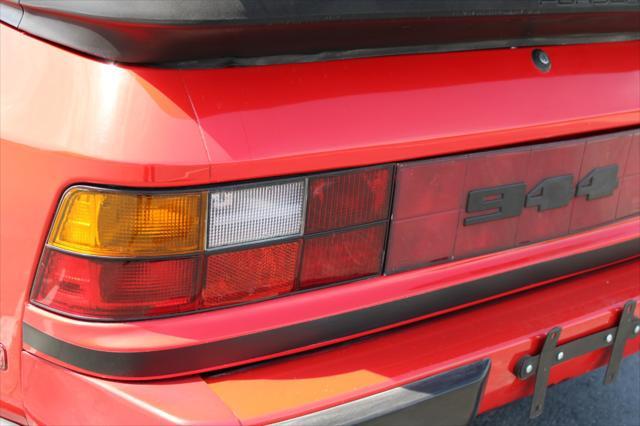 Photo of 1988 Red Porsche 944