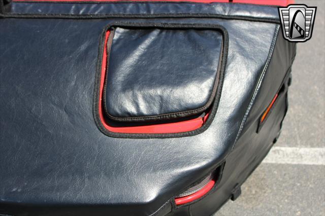 Photo of 1988 Red Porsche 944