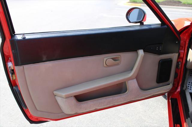 Photo of 1988 Red Porsche 944