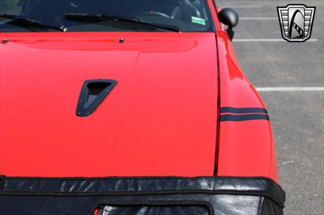 Photo of 1988 Red Porsche 944