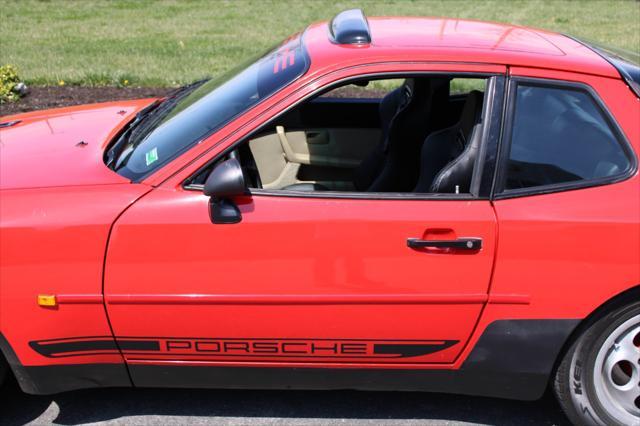 Photo of 1988 Red Porsche 944