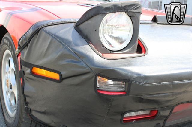Photo of 1988 Red Porsche 944