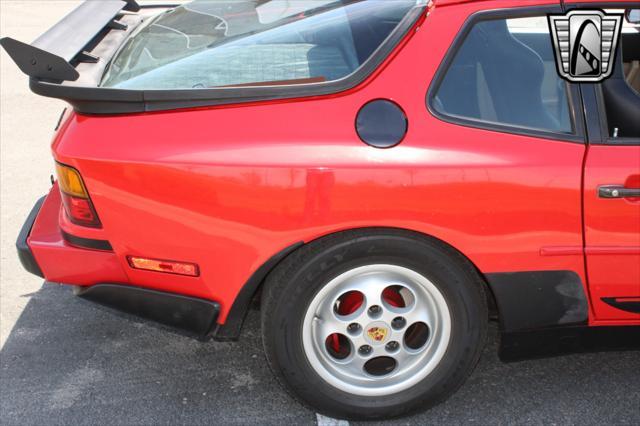 Photo of 1988 Red Porsche 944