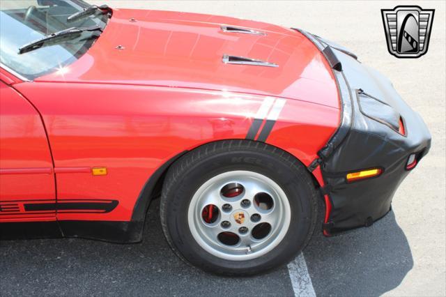 Photo of 1988 Red Porsche 944