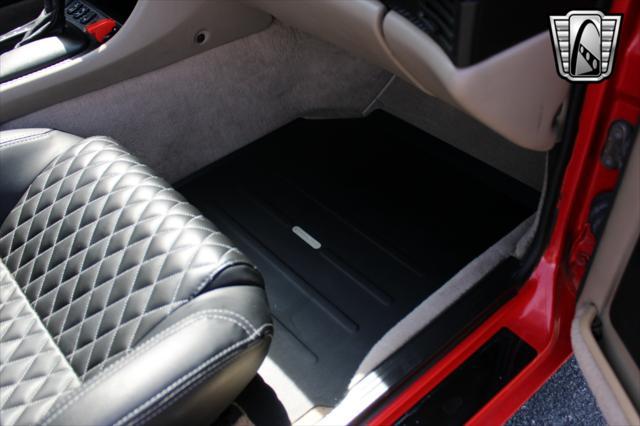 Photo of 1988 Red Porsche 944