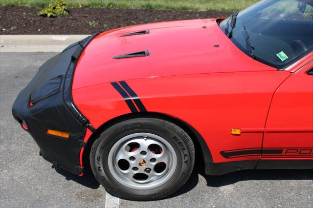 Photo of 1988 Red Porsche 944