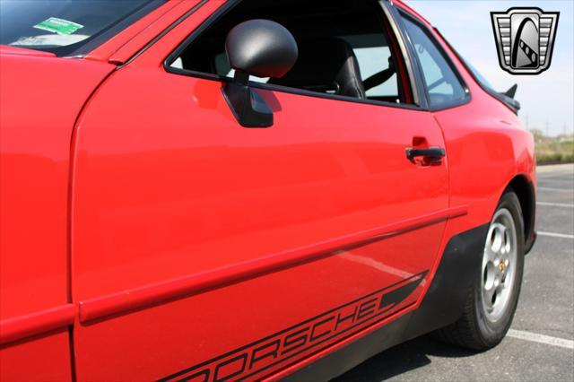 Photo of 1988 Red Porsche 944