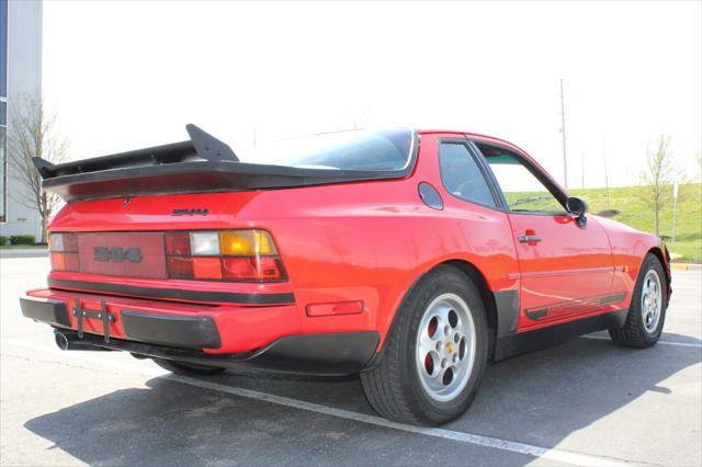 Photo of 1988 Red Porsche 944