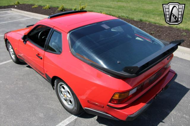 Photo of 1988 Red Porsche 944