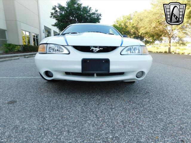 Photo of 1997 White Ford Mustang