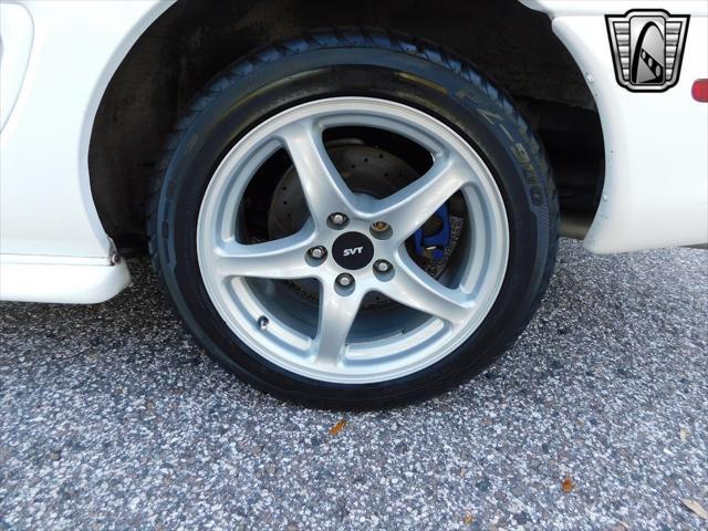 Photo of 1997 White Ford Mustang