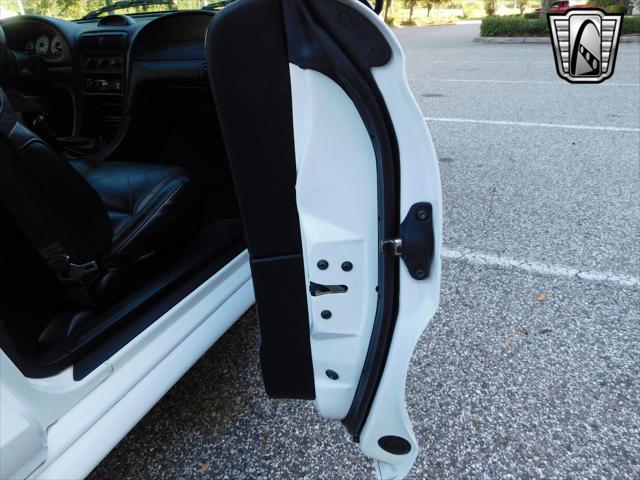 Photo of 1997 White Ford Mustang