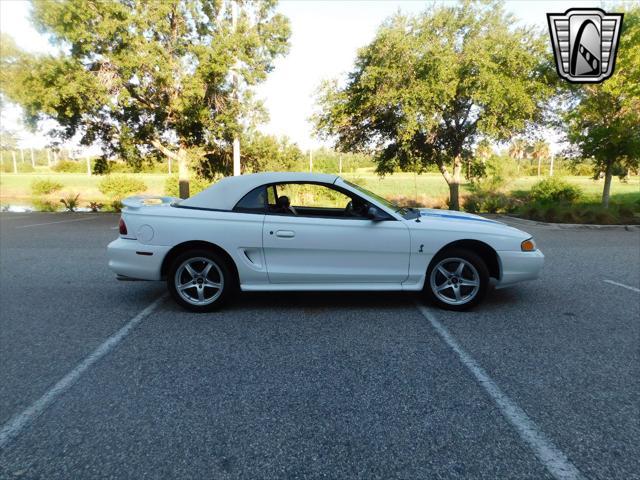 Photo of 1997 White Ford Mustang