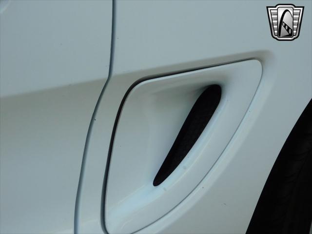 Photo of 1997 White Ford Mustang