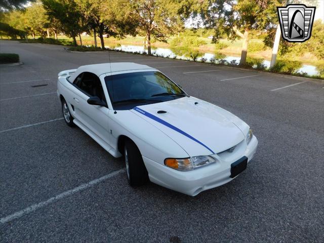 Photo of 1997 White Ford Mustang
