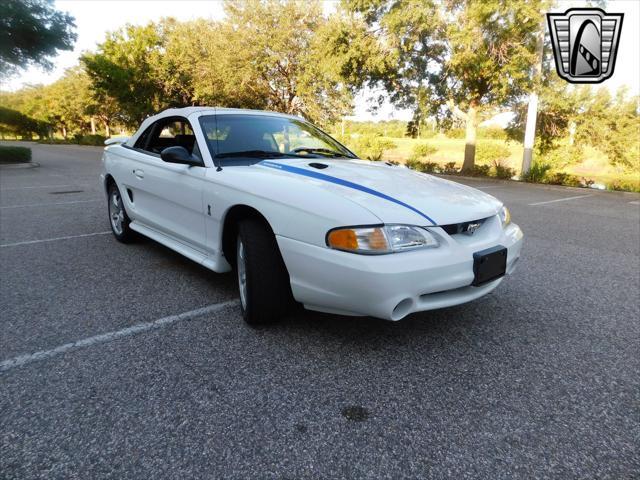 Photo of 1997 White Ford Mustang