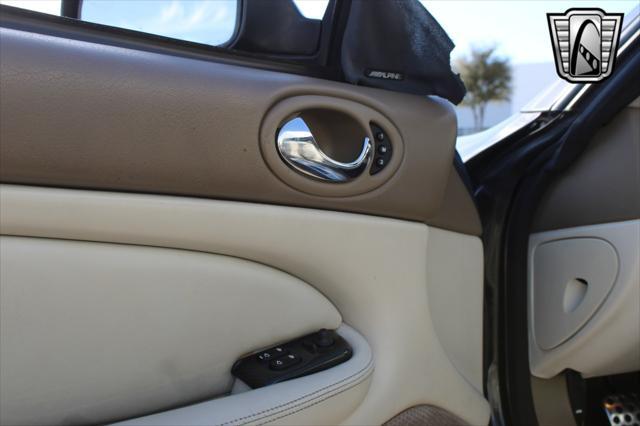 Photo of 2006 Grey Jaguar XKR