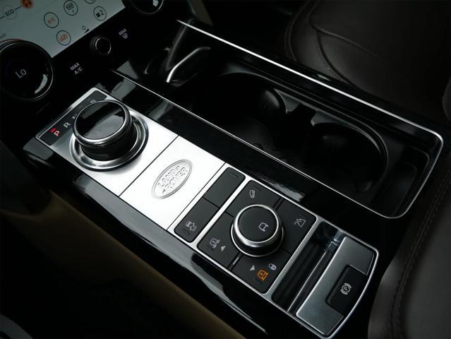 Photo of 2021 White Land Rover Range Rover