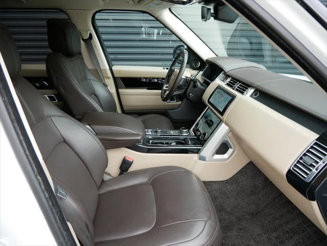 Photo of 2021 White Land Rover Range Rover
